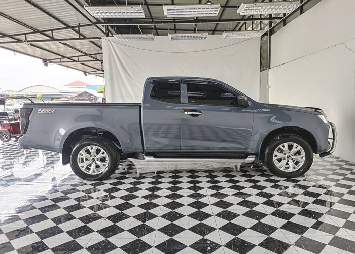 Used 7
                    ISUZU
                     for Sale Image